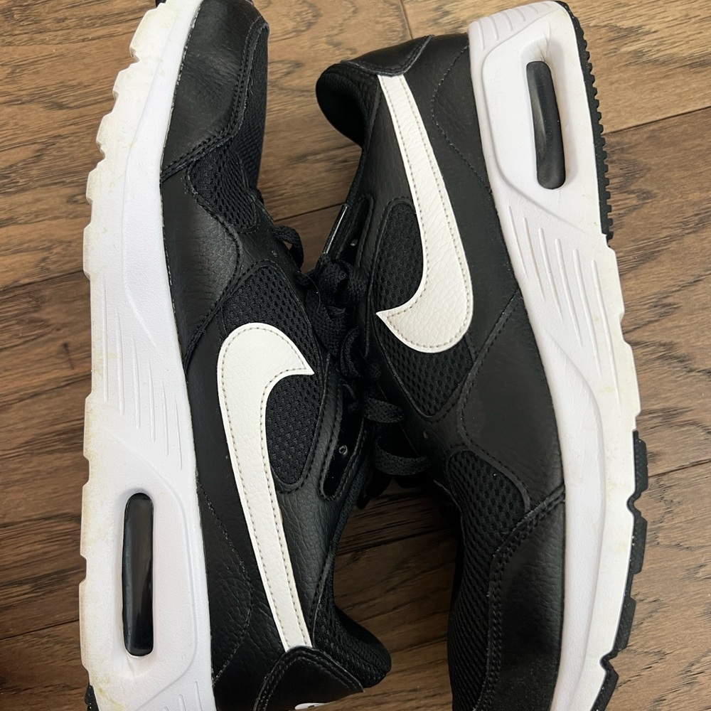 Men’s Nike Air Max - Black/White - 10.5 - GUC - Picture 2 of 6